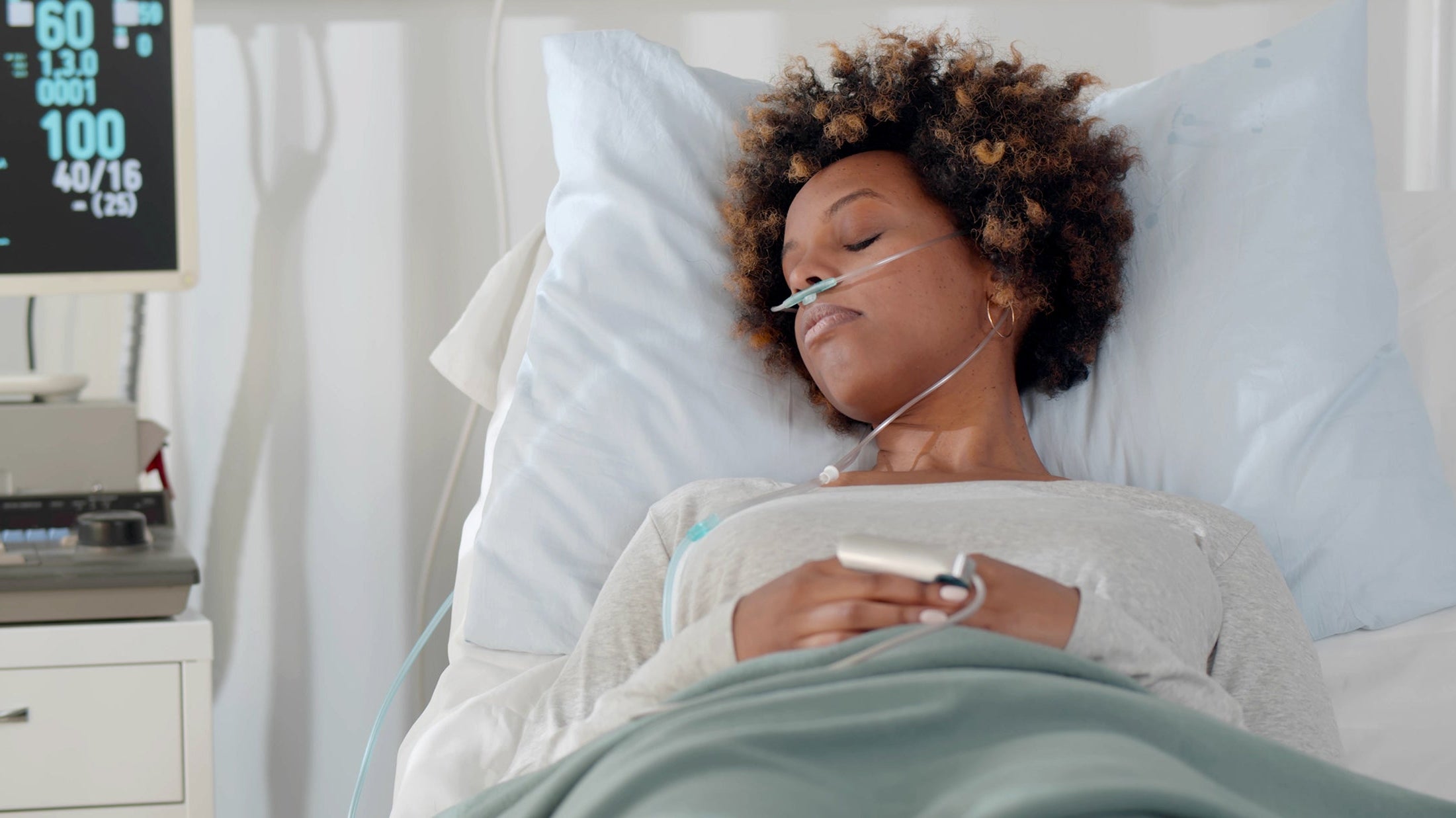 A woman sleeping in a hospital bed. Sleep position after a myomectomy affects recovery speed and nightly pain. Get timelines by surgery type, positions to avoid, and equipment that supports you.