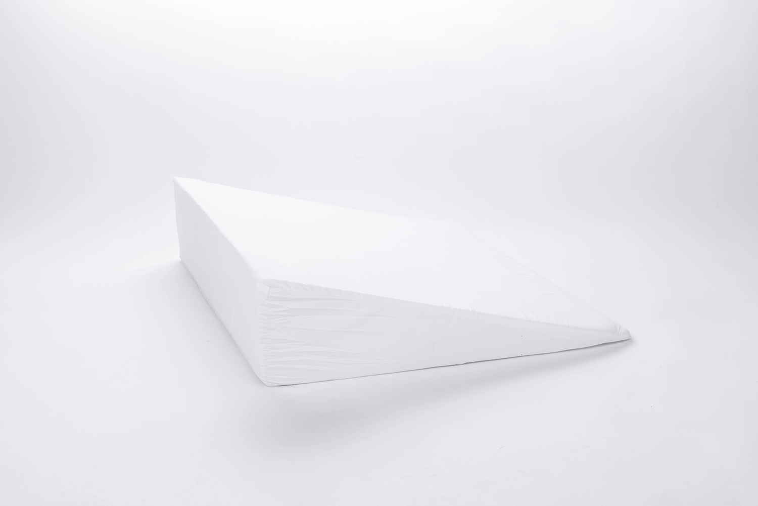 A bed wedge for the elderly from Sleep Again Pillows. Doctor-recommended bed wedge for elderly provides safe elevation, easy mobility, and pressure relief for seniors. 