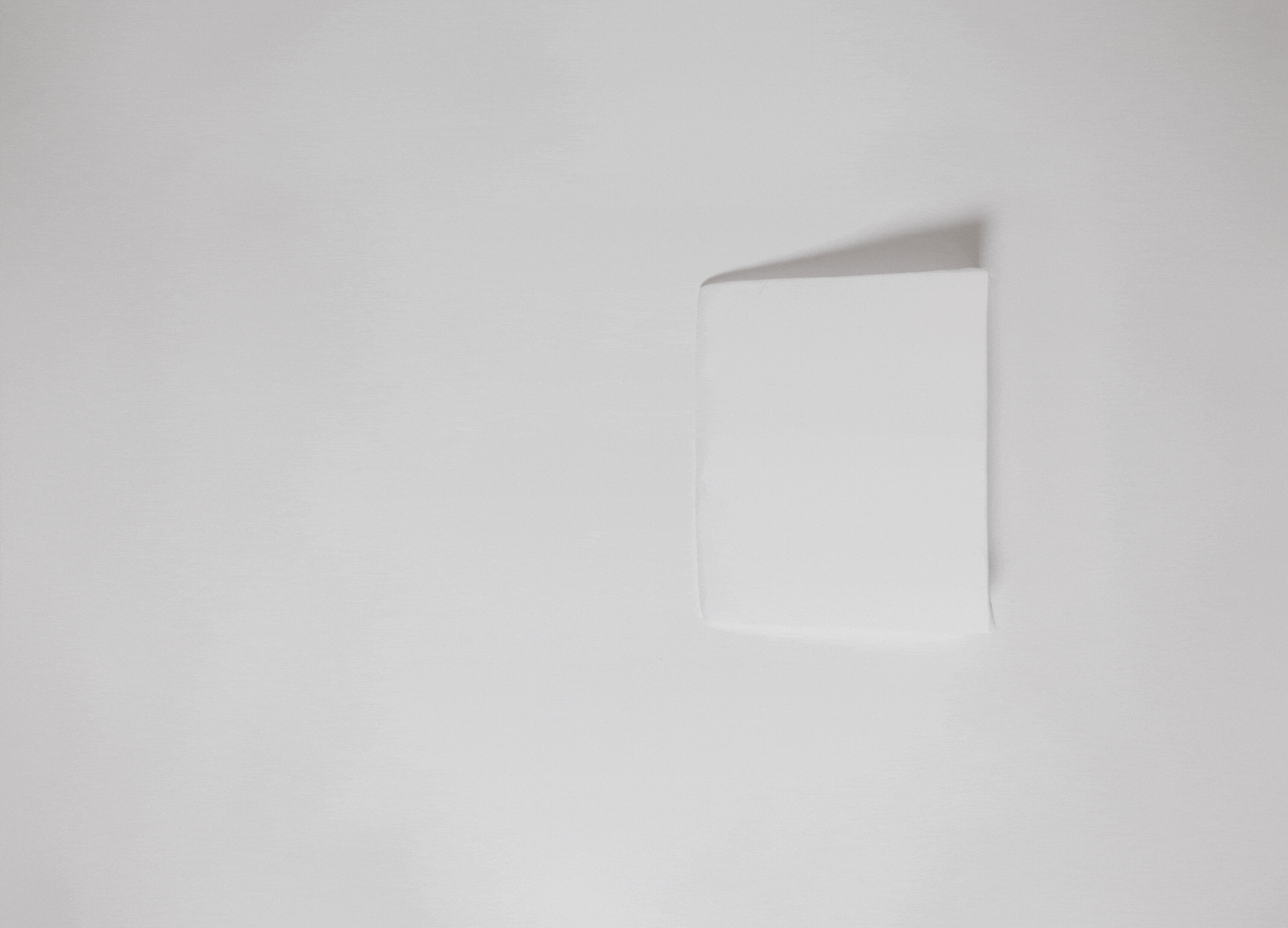 A detail animation shows the setup configuration of the Sleep Again Pillow System, a sleep apnea pillow that offers elevated sleeping for better sleep and improved wellness.